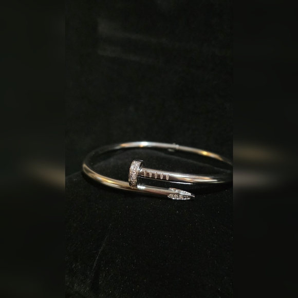 Elegant Gold Bracelet - Picture 2 of 3